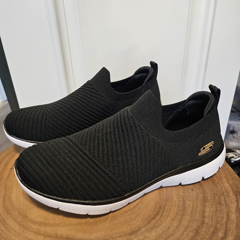 ❤️ Skechers sz7 Black Slip-On Sneakers with White Soles Wide Fit